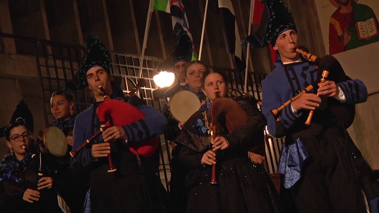 Erixua e Banda de Gaitas Ximiela de Louro