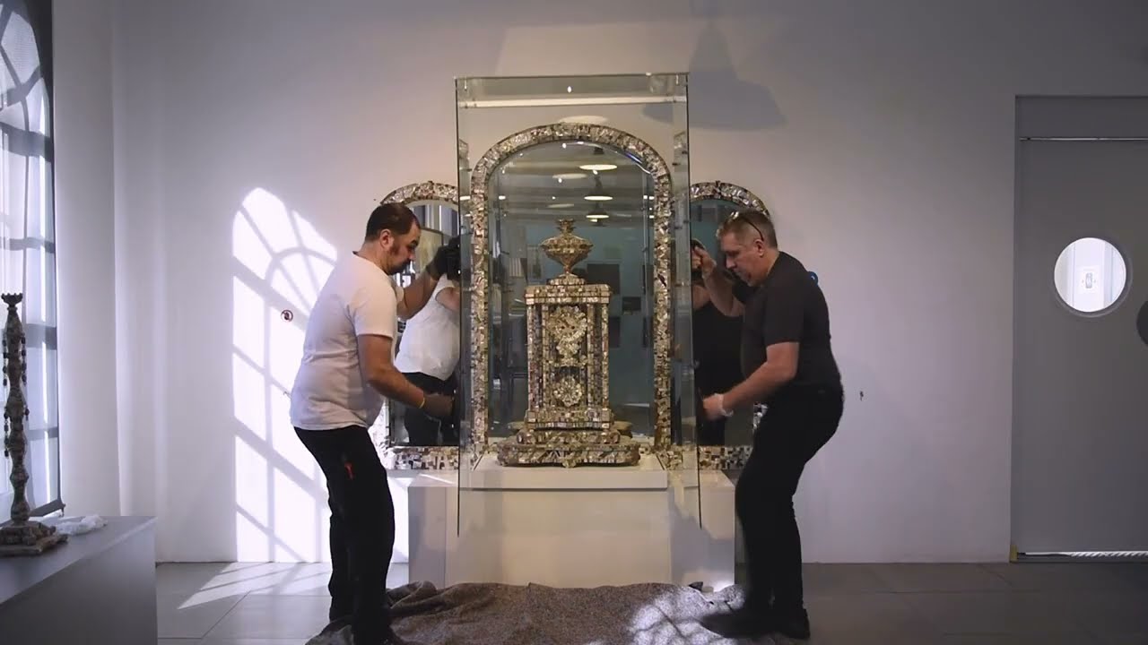 Restauration unique de l'ensemble Troisoeufs, par les artisans-tabletiers du musée de la Nacre