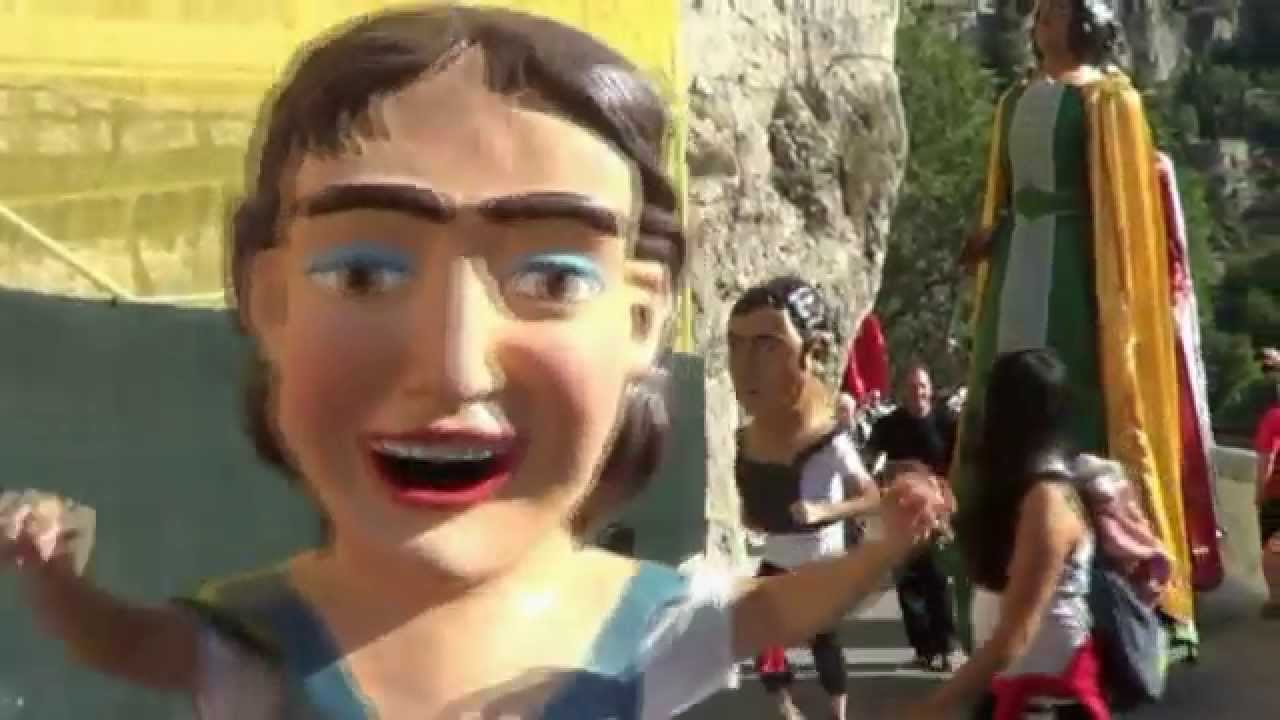 Gigantes y Cabezudos en el Casco Antiguo  de Cuenca Patrimonio de la Humanidad