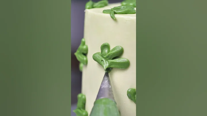Shamrock Cake 🍀 | Happy St. Patrick’s Day 💚
