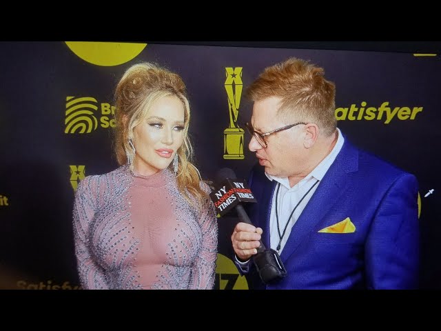 Savannah Bond on the Xbiz Awards Red Carpet in Los Angeles, CA - YouTube