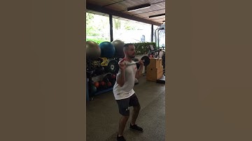 Agachamento com desenvolvimento barra