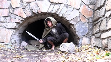 The Geekery View & United Cutlery Sting and Scabbard   B-ROLL