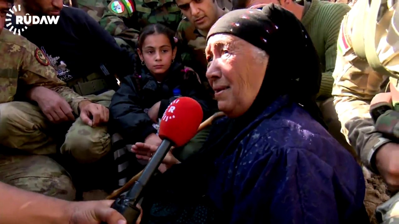قوات البيشمركة تستقبل نازحي الموصل وتقدم لهم المساعدة