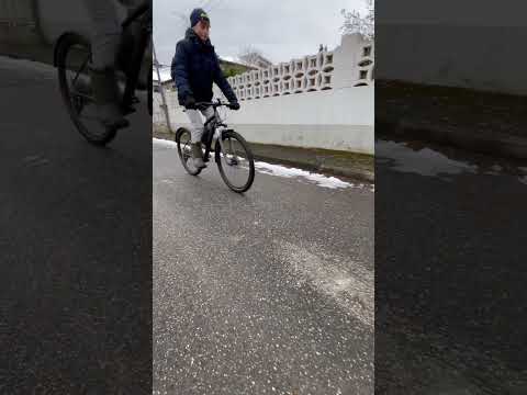 проскакивает цепь на
