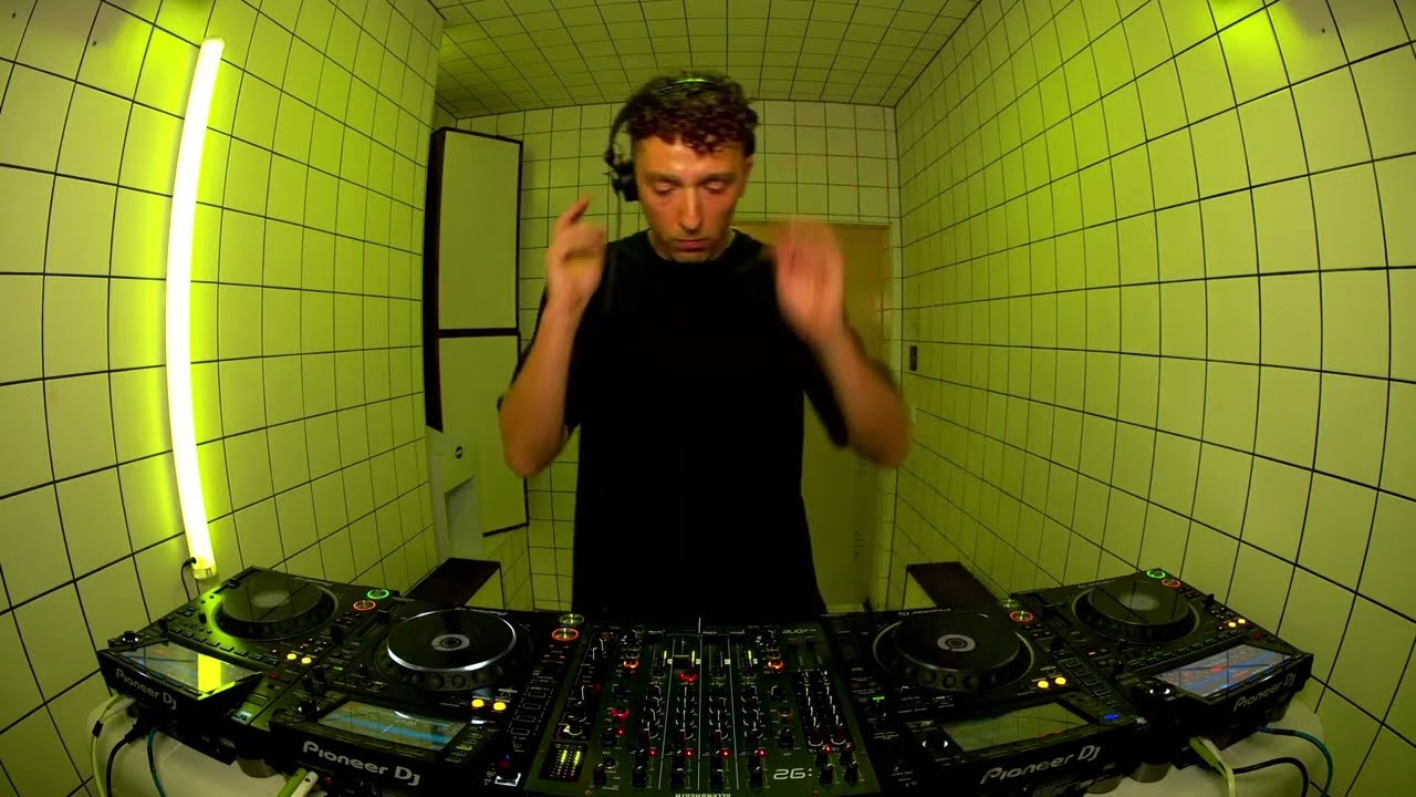 Under Black Helmet | HÖR - Jul 7 / 2023