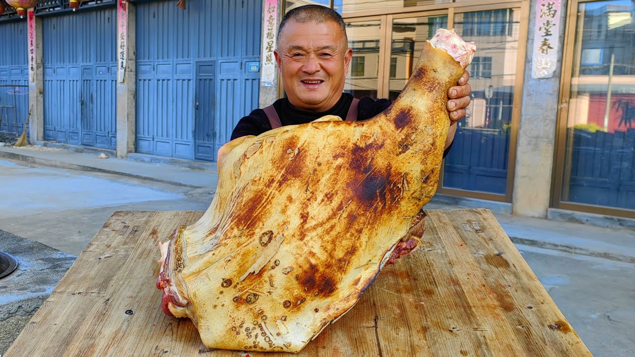 1680買整個大牛腿，鐵鍋炖上4小時，半個村的親朋好友吃肉喝酒