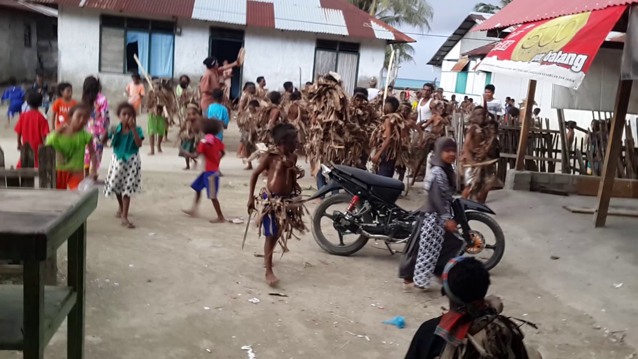 Tradisi Orang Gunung di Wakate (pulau kasui)