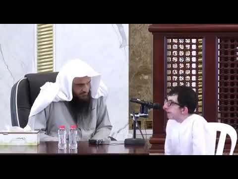 شاب إماراتي يقلد القارئ سلمان العتيبي ما شاء الله تبارك الله