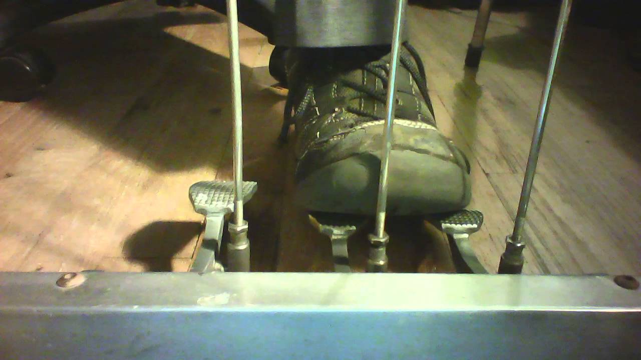 Depress brake pedal туарег