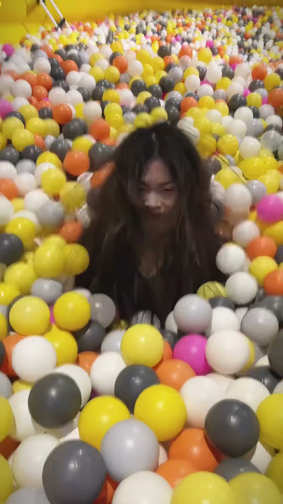 Let’s go trampolining together!#funny #prankvideo #funnyprank #funnyvideo #trampoline #hahaha