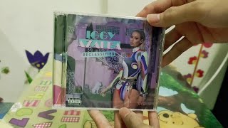 Iggy Azalea - RECLASSIFIED CD (Unboxing)