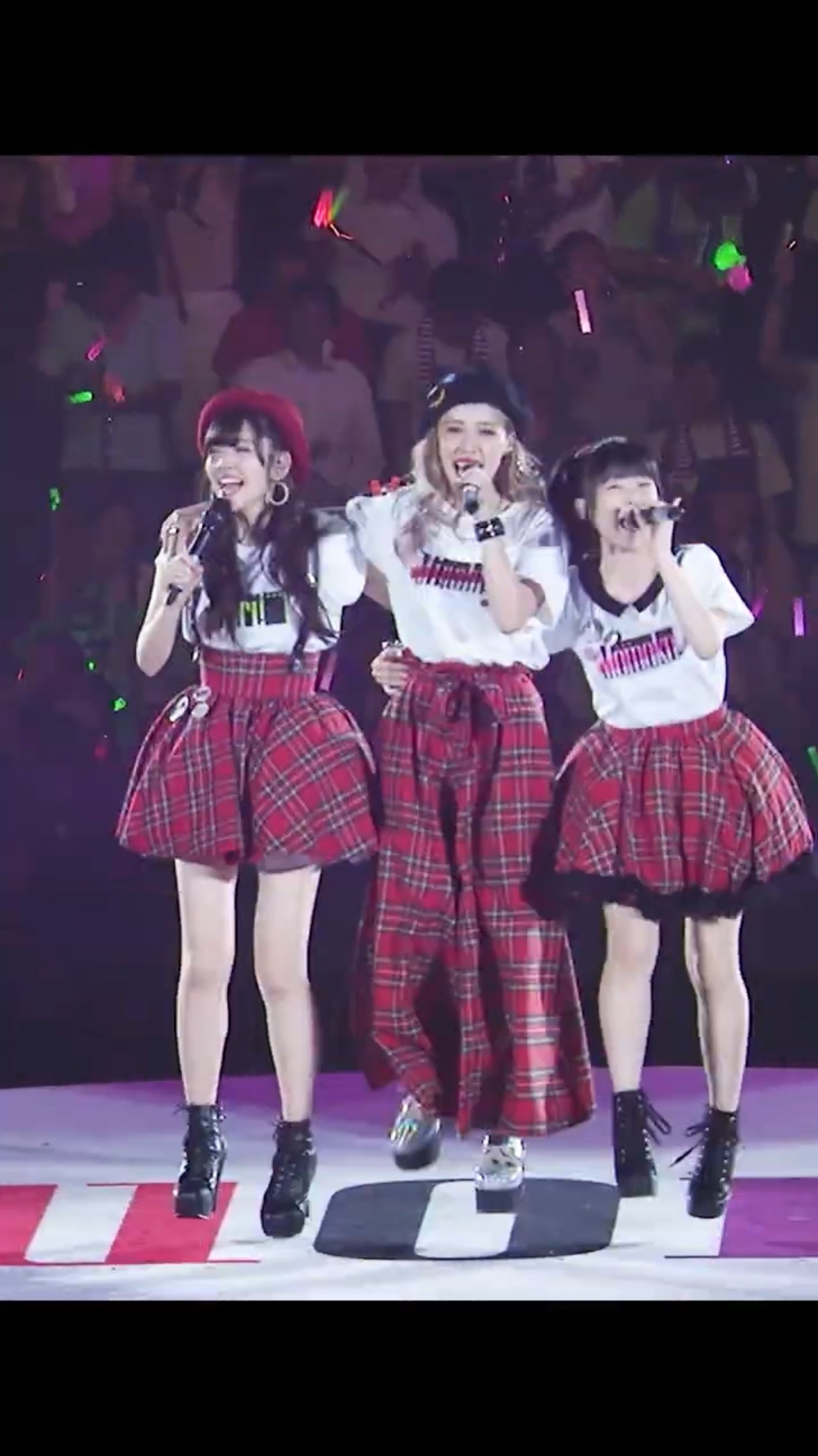 ライブ映像 公開中】Kiss！Kiss！Kiss！ / #Buono! (#嗣永桃子 #夏焼雅