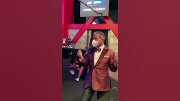 Bruce buffer dancing 😘