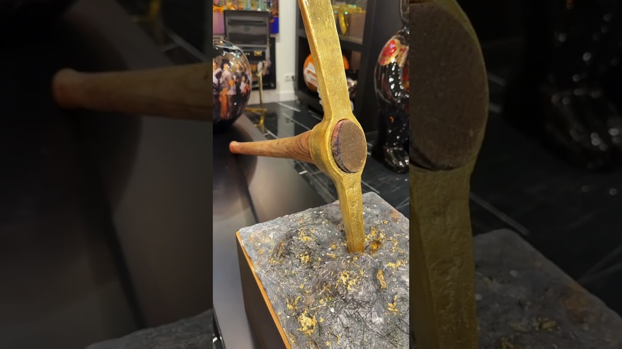 Not a gold digger, a treasure hunter. 💎 