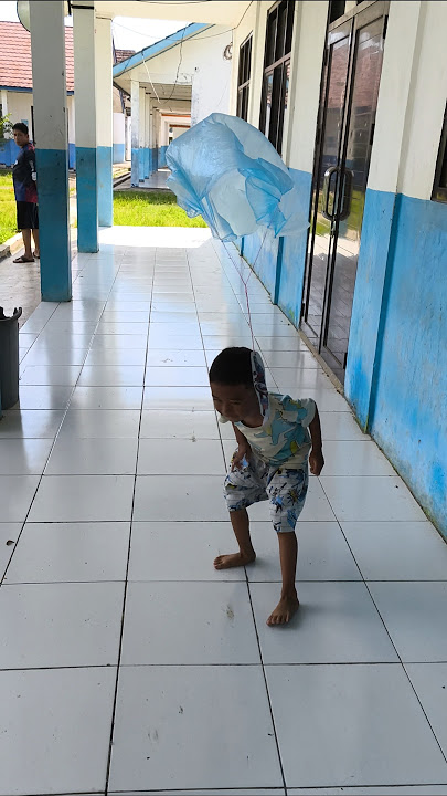 Yes, the parachute doesn't fly high #youtubeshorts