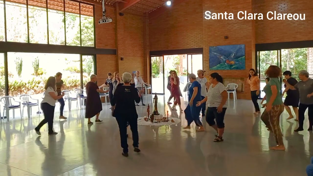 Santa Clara Clareou - canção de Jorge Ben Jor. Dança Circular. Coreografia: Ana Maria Cerqueira.
