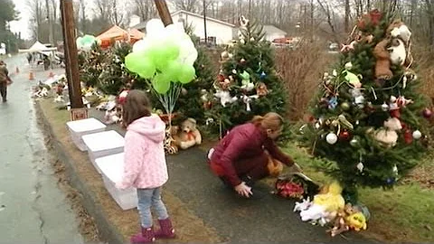 Sandy Hook Elementary School Shooting: Day of Mour...