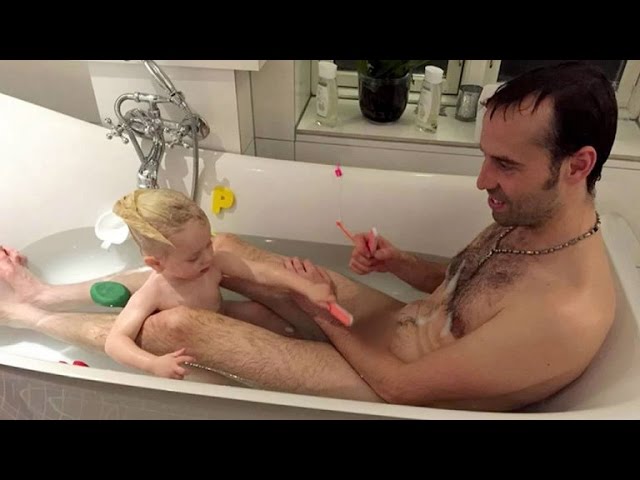 naked dad and daughter Dad's Bathtime Photo with Young Daughter Sparks Controversy - YouTube