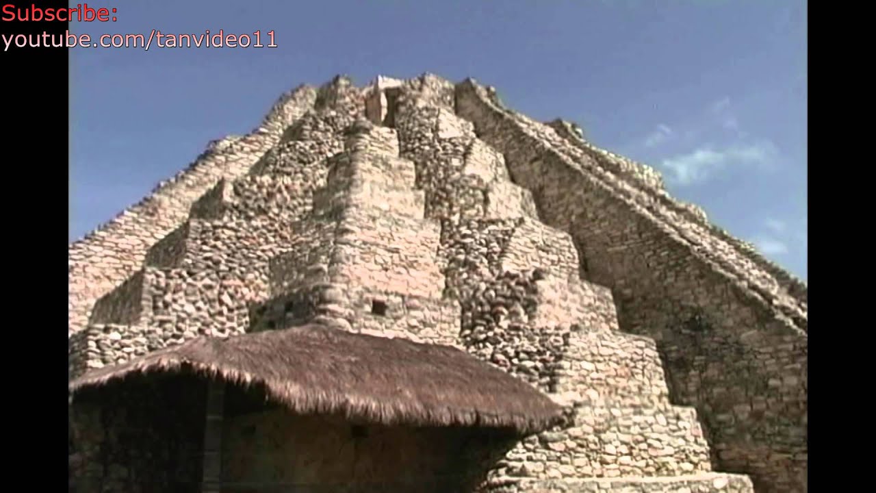 Mayan Mayapan pyramid detail - 