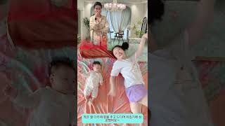 엄마가 아기에게 뒤집기 하는 법을 보여줘요～/ママが赤ちゃんに寝返りのやり方を見せてあげる～☺️