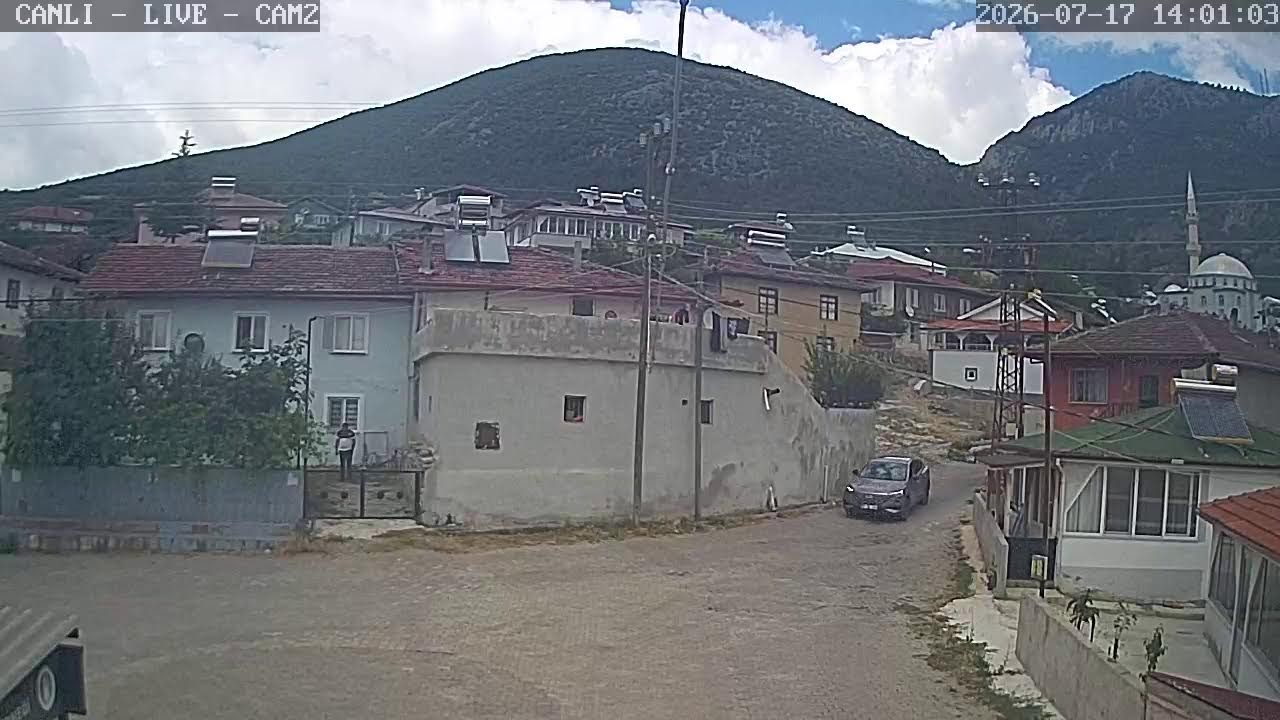 Live webcam view of Calle y Mezquita de Pınarbeyli