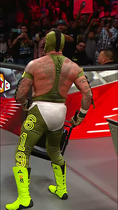 Dominik Mysterio was egging on his dad, but Rey Mysterio couldn't do it