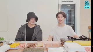 VLIVE  JUNGKOOK AND JIMIN MAKE KIMBAP