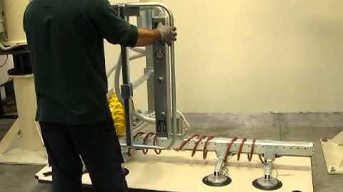 Manipulator lifting flat panels