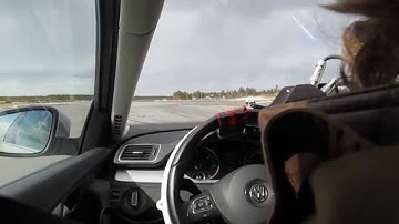 Lane-change manoeuvre with driving robot