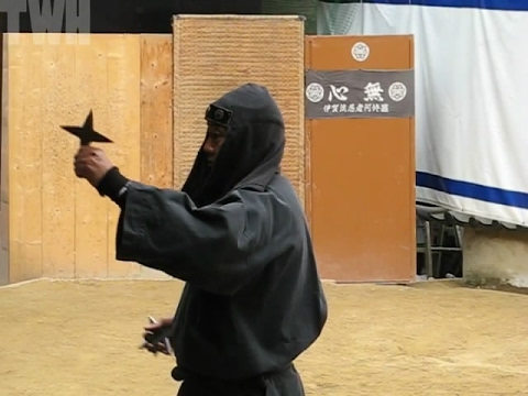 ninja-show-at-iga-ueno-in-japan