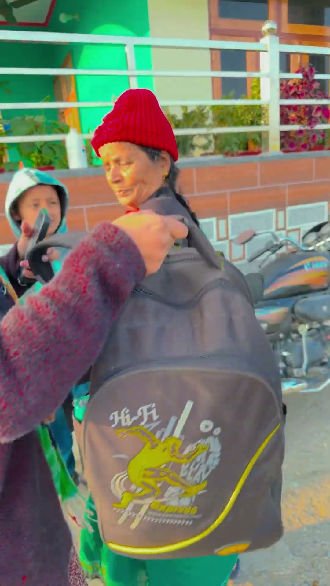 Udja Kale Kawan ?? #shorts #gadar2 #maa #grandmother #trending