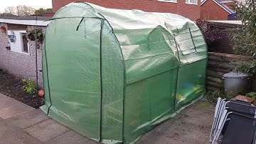 Gardman 08732 Polytunnel in wind