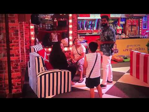 Robin talking to Lakshmi Priya and Suchitra. #bblive #biggbossmalayalamlatest #biggboss4