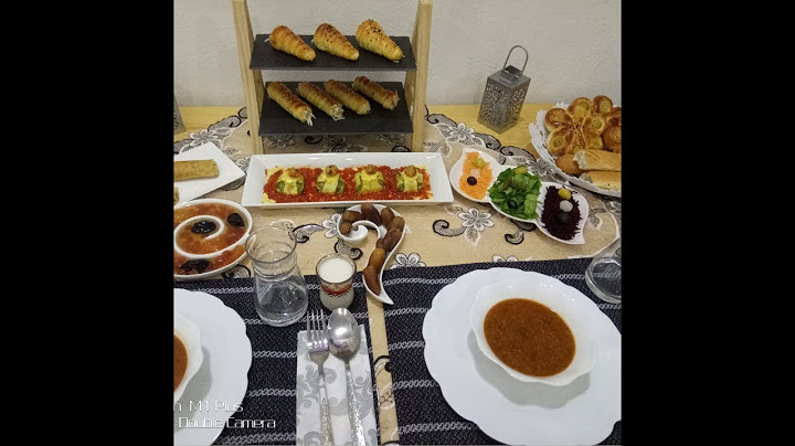 اطباق رمضان طاولة افطار اليوم الثاني من رمضان بصدر دجاج درت 2 وصفات و بعجينة واحدة درت خبز و مملحات