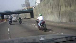 MOTOS EN VIA EXPRESA PERU