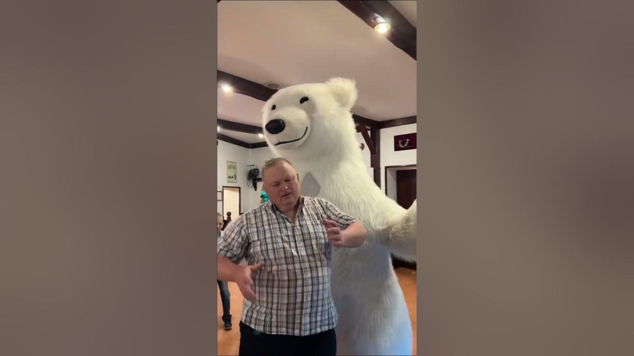 Поздравление Большого Мишки на празднике #мишка #белыймишка # ...