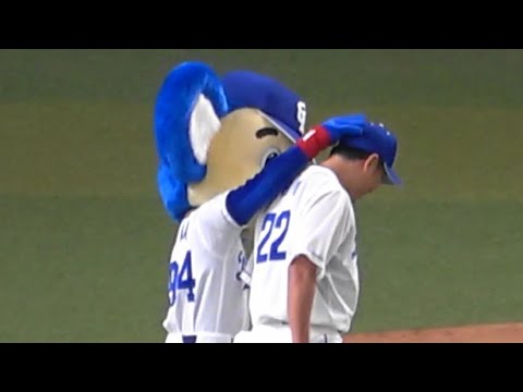 2022.04.01 ドアラ「オマエラ3人良くやった！！」とヒーローの頭をポンポンするドアラ。