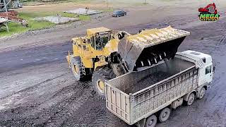 CAT 990 Wheel Loader Loading Coal Trucks in Just 2 Passes!