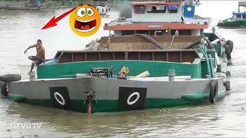 Ghe.sà lan chen cửa cống để vượt cống ngăn mặn