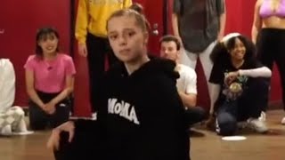 SHILOH JOLIE PITT DANCING FOR THE FIRST TIME WITHOUT MASK Resimi