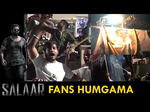 Fans Hungama at Bhramaramba Theater | Salaar First Show | Prabhas | Public Talk | Filmyfocus.com