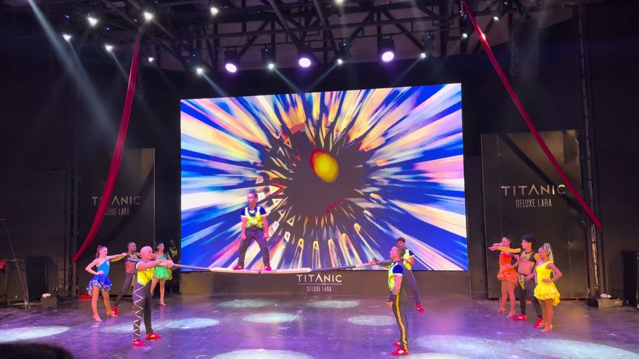 Titanic Delüxe Lara animation 