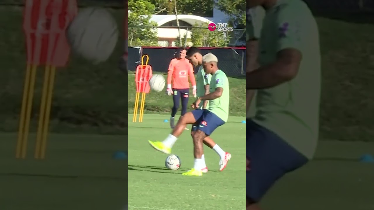 SE FICAR DISTRAÍDO, TOMA BALÃO! 👀😂 No treino da Seleção pré-olímpica tem que estar ligado! #shorts