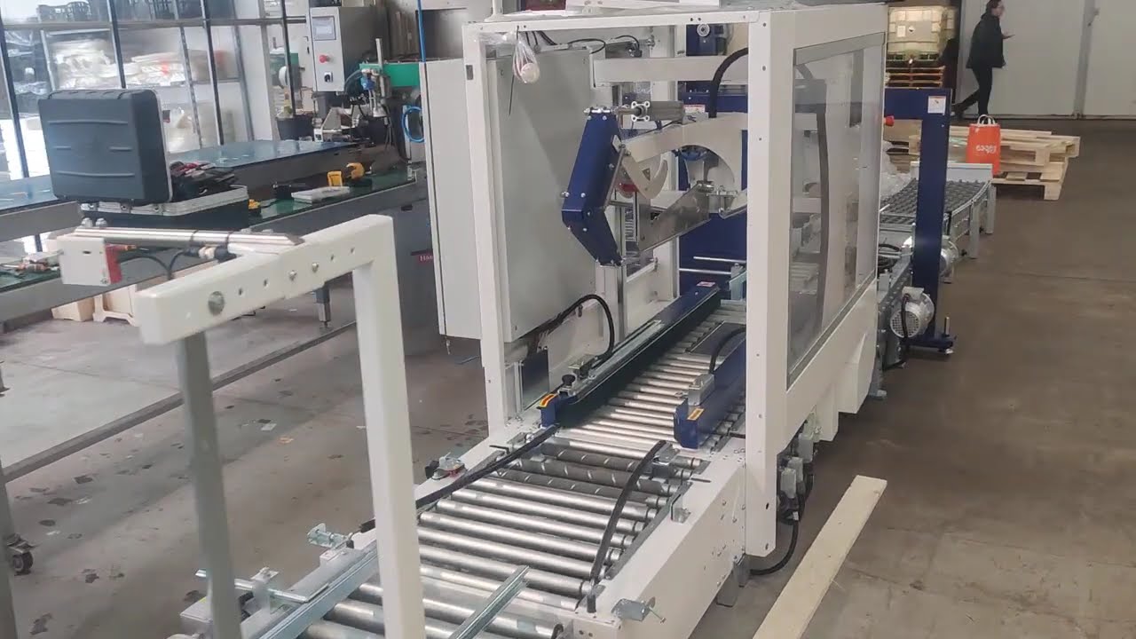 DI-ZET: linia automatyczna Cyklop do formowania, zaklejania i zamykania kartonów taśmą spinającą