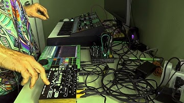 random techno 223 (142bpm) Polyend Tracker, Moog Grandmother, Bastl Softpop SP2, Bastl Thyme