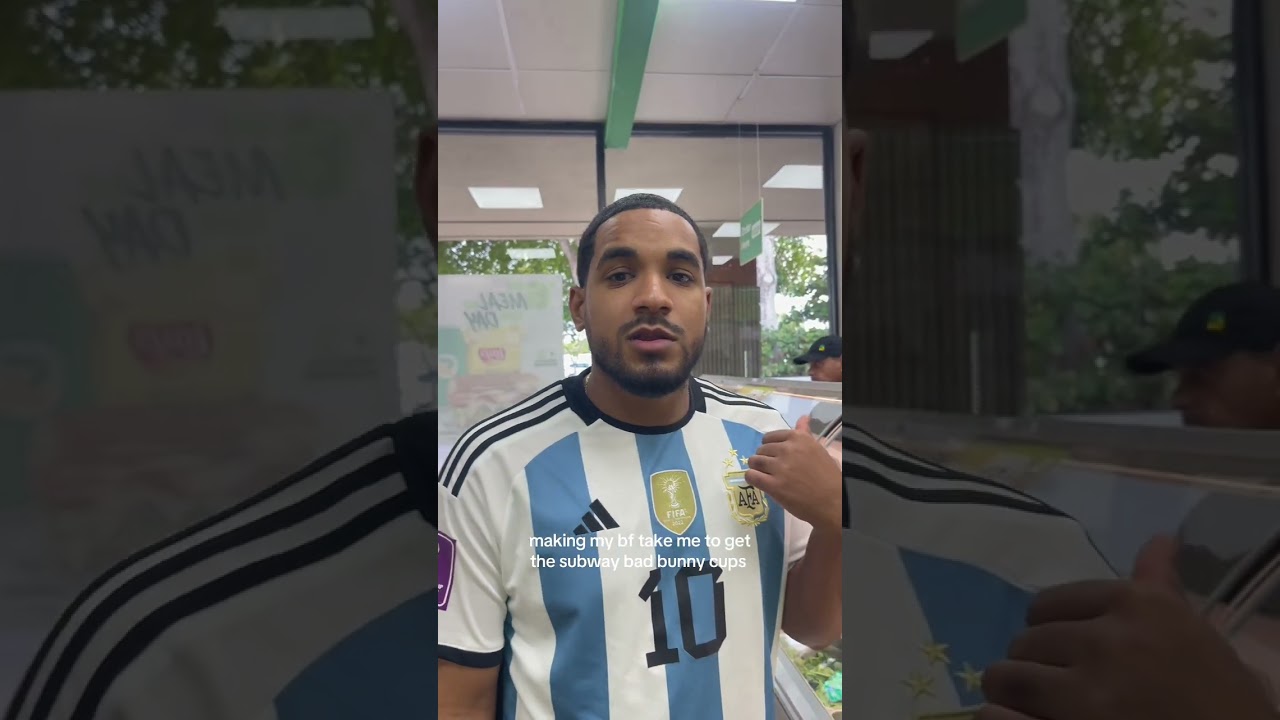 Алекс пришла за вкусной едой, Джессика пришла за плохими чашками с кроликами 🤣 