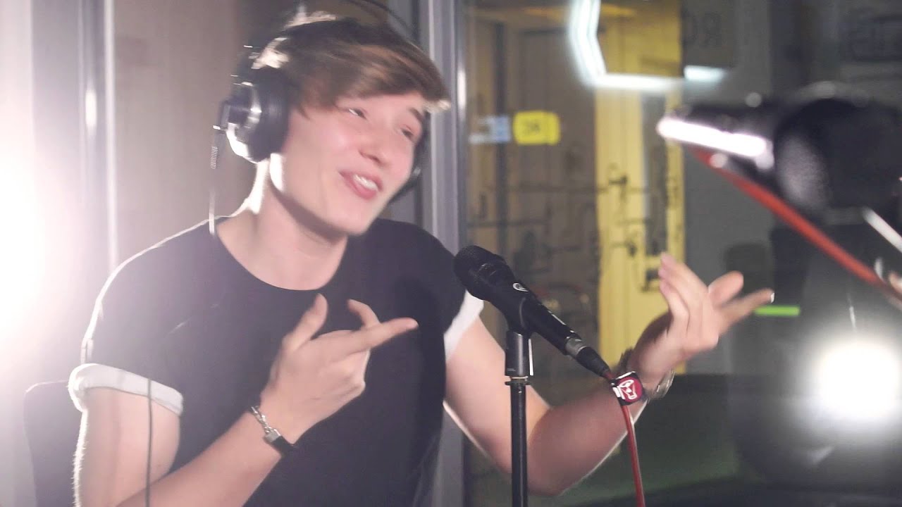 Isac Elliot - Lipstick (LIVE)