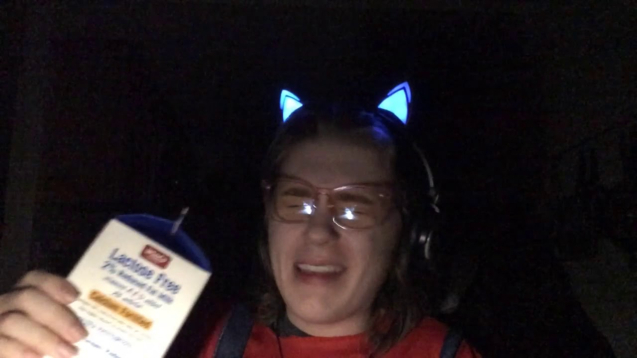 Coochi3 Kitty reviews The Outsiders book - YouTube