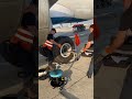 航空機のタイヤを交換するときに絶対的な精度が必要なのはなぜですか #shorts